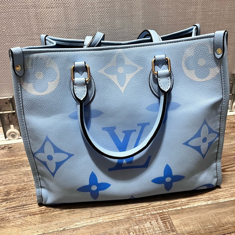 Blue tote